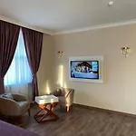 Ramada By Wyndham Trimontium Хотел 4*
