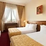 Ramada By Wyndham Trimontium Хотел Пловдив