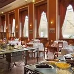 Ramada By Wyndham Trimontium Хотел 4*
