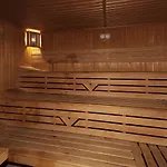 Ramada By Wyndham Trimontium Хотел 4*