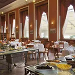 Ramada By Wyndham Trimontium Хотел 4*