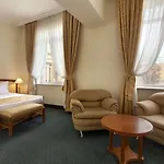 Ramada By Wyndham Trimontium Хотел