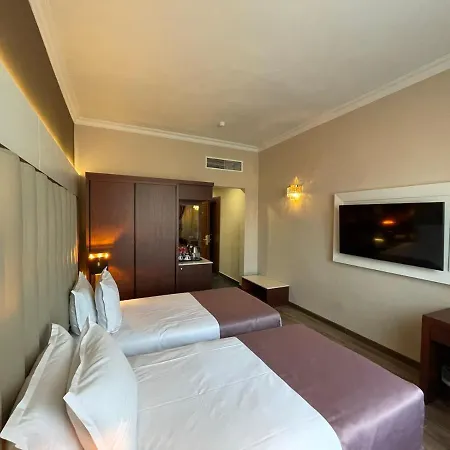 Ramada By Wyndham Trimontium Отель Пловдив