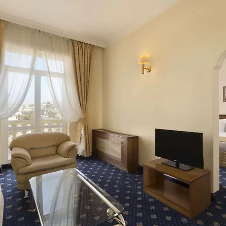 Отель Ramada By Wyndham Trimontium 4*