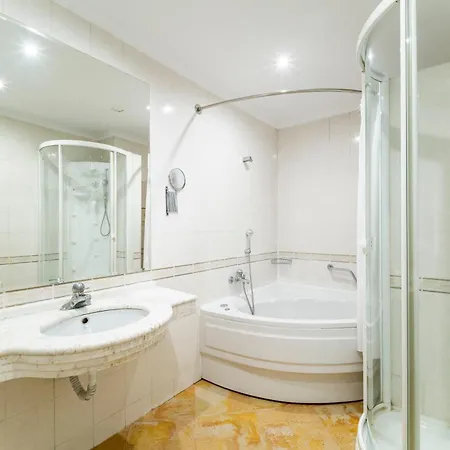 Ramada By Wyndham Trimontium 4*