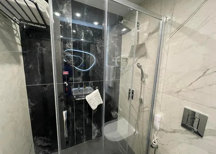 Ramada By Wyndham Trimontium Готель