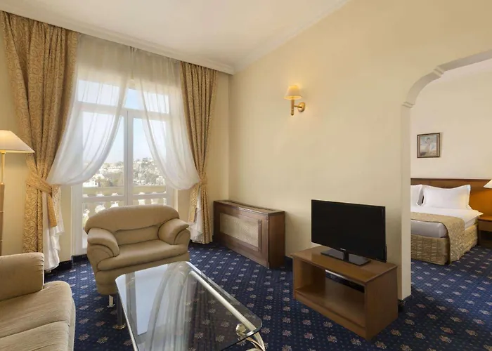 Готель Ramada By Wyndham Trimontium 4*