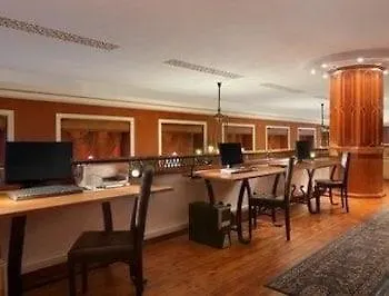 Ramada By Wyndham Trimontium Готель 4*