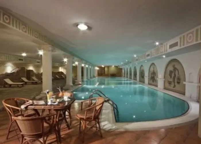 Ramada By Wyndham Trimontium Готель 4*