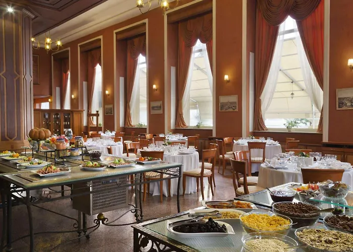 Ramada By Wyndham Trimontium Готель 4*