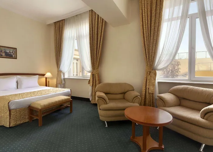 Ramada By Wyndham Trimontium Готель