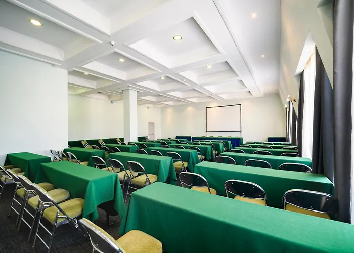 Ramada By Wyndham Trimontium Готель