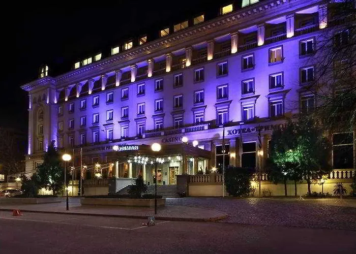 Ramada By Wyndham Trimontium Готель Пловдив