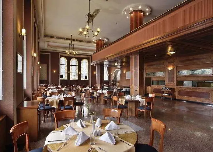 Ramada By Wyndham Trimontium Готель