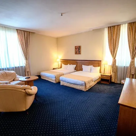 Ramada By Wyndham Trimontium Hotel 4*