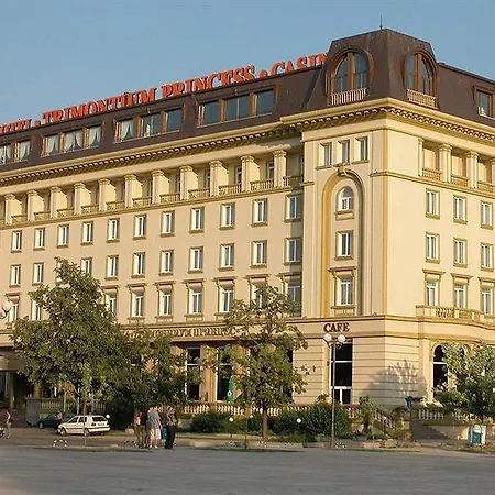 Ramada By Wyndham Trimontium Хотел 4*