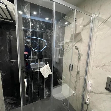 Ramada By Wyndham Trimontium Хотел