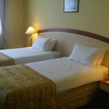 Ramada By Wyndham Trimontium Hotel