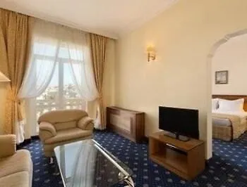 Ramada By Wyndham Trimontium بلوفديف
