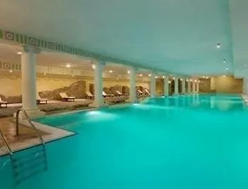 فندق Ramada By Wyndham Trimontium بلوفديف