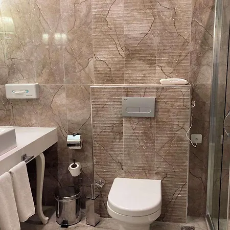 Ramada By Wyndham Trimontium Хотел