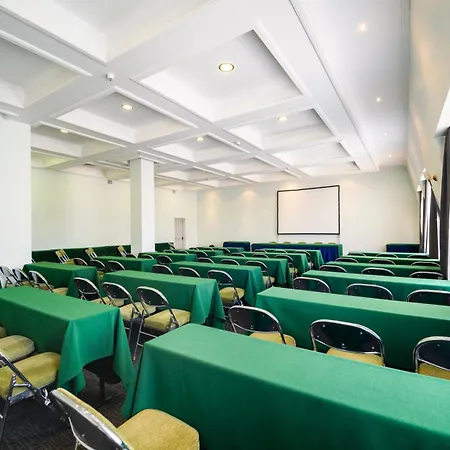 Ramada By Wyndham Trimontium Hotel
