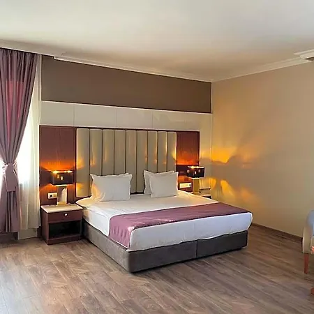 Ramada By Wyndham Trimontium Хотел Пловдив
