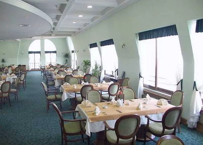 Ramada By Wyndham Trimontium Hotel